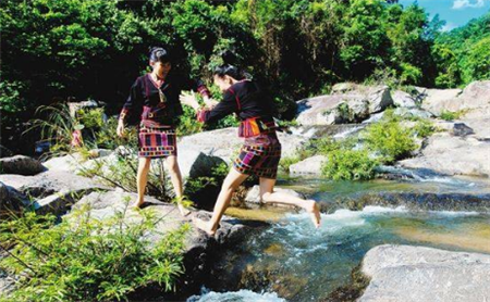 「泉水」广西现神秘喊泉，枯井喊上几声泉水涌出，成因仍是谜