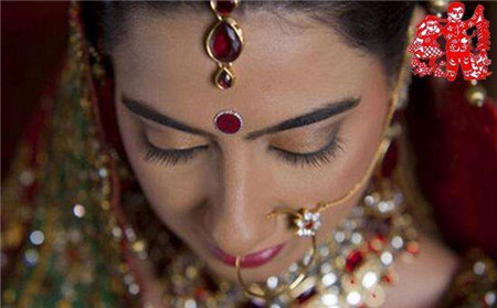 印度美女额头上的“美人痣”是装饰用的吗？原来用处这么大！(3)