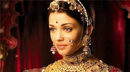印度美女额头上的“美人痣”是装饰用的吗？原来用处这么大！(3)