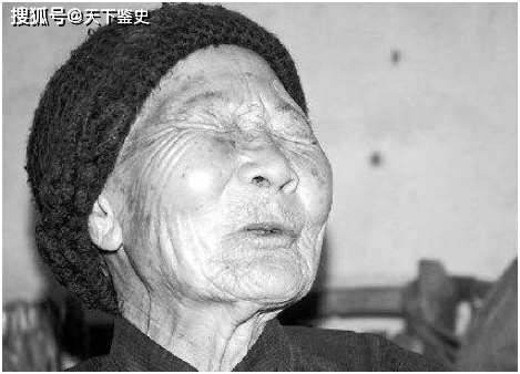 日军编号为1的女人，因相貌美艳被轮番糟蹋，掀衣证明自己的遭遇