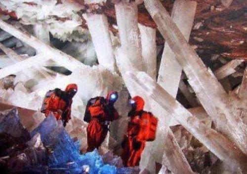 水晶：世界最深“水晶洞”，地下300米接近岩浆处，每一滴水都含2亿病毒