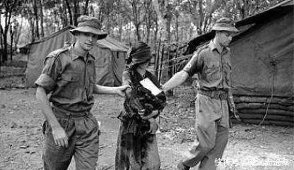 越南女兵被俘后，会被强迫服下特殊药剂，然后发生连锁反应