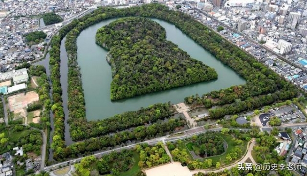 『古坟』日本规模最大的古墓，比中国秦皇陵还要大很多，千百年来无人敢盗