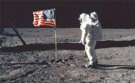 美国留在月球上的“垃圾”，如今已变身古董，拍卖出20万天价(3)