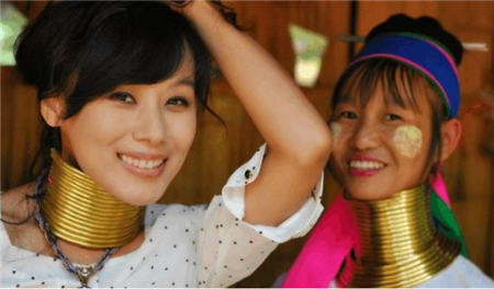 泰国长颈族女孩5岁起就戴颈圈，一生只能摘三次，原因让人泪目！(2)