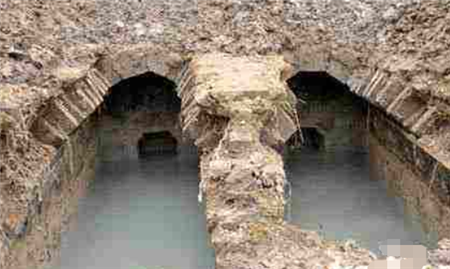 村民喝了几百年的河水，谁知水位下降后，得知真相大家无法淡定(2)