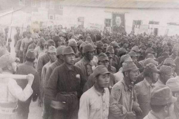 |抗日老兵娶日本女战俘，隐居四川几十年，晚年发现对方有百亿资产