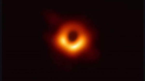200位科学家拍出来的黑洞，对我们意味着什么？