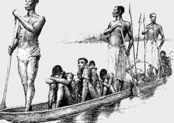 人贩子运输黑奴，为何无论男女都要脱光？原因道尽人性丑恶