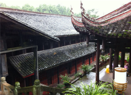 四川“最神秘”的寺庙，寺中常年无人打扫，屋顶却没有一片落叶(4)