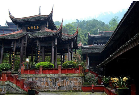 四川“最神秘”的寺庙，寺中常年无人打扫，屋顶却没有一片落叶(3)