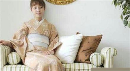 日本科学家发明“人妻椅”，功能却让人不淡定，网友：三观尽毁！(4)