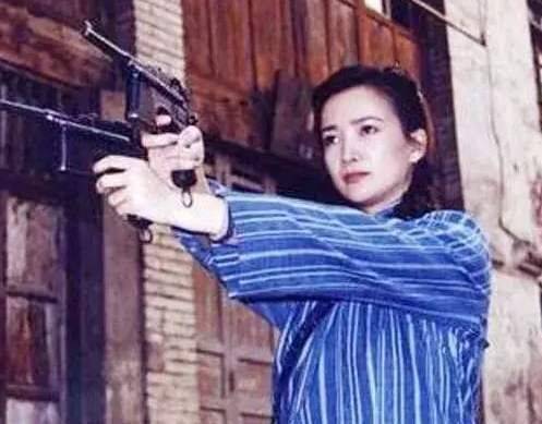 有着“双枪老太婆”誉称的赵洪文国，抗战时誉享中外，为何在解放后被枪毙？