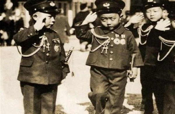 中国8岁男孩被日军拐走，后在日本成亿万富翁，不忘报效祖国