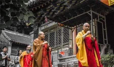 龙泉寺|北京一学霸寺庙，和尚多来自211、985院校，方丈精通十国语言！