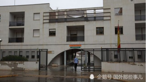 警方 女孩参加聚会被下药，遭近20人集体侵犯