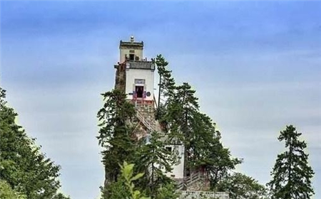 寺庙|中国最危险的4大寺庙，千年来伫立在绝壁上，有一座至今无人登临