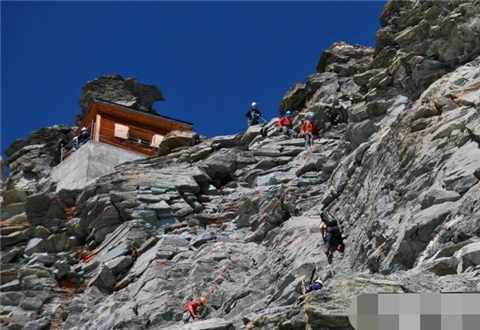 登山者|阿尔卑斯山上的“神祕小黑点”，游客过去一探究竟，瞬间被折服