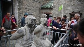 秦桧|秦桧后人说: 祖先跪了800年, 该站起来了, 岳飞后人霸气回应