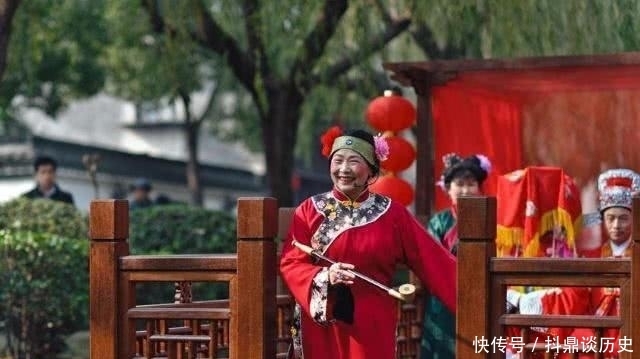 小官|七品小官向皇帝告假，回家娶妻，皇帝拒绝道：朕帮你娶了