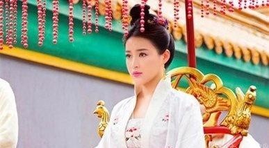 京城|丈夫做生意赔光，把15岁妻子卖到皇宫，15年后皇帝：让她当皇后！