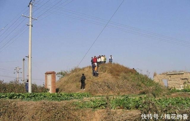 项羽|刘邦项羽墓地对比: 一座雄壮千里倚山傍水, 一座杂草丛生无人看守。