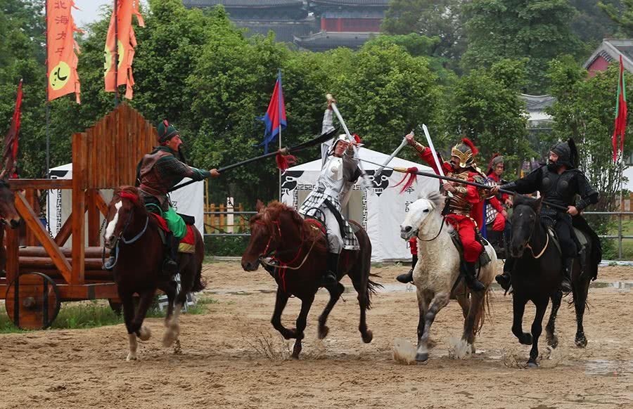 吕布|吕布典韦许褚颜良文丑五人，和刘备的五虎上将对战，谁会胜出？