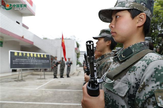 女兵■记录这一刻！授枪仪式开启女兵军旅生涯新篇章