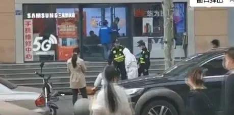 [武汉]视频疯传！武汉街头有新冠病人倒地？真相是……