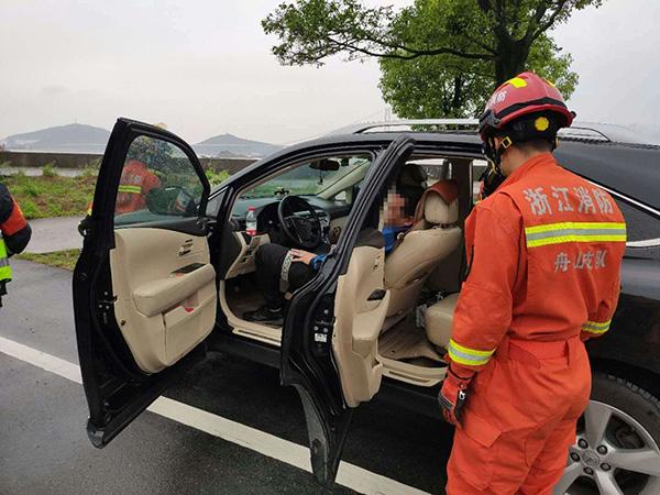 【张某】男子自杀过程中反悔，紧急向消防求救：男子已无生命危险