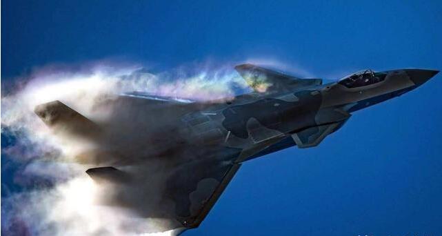 用F-22模仿中国歼-20？美国“猛禽”与中国“威龙”差异在哪？