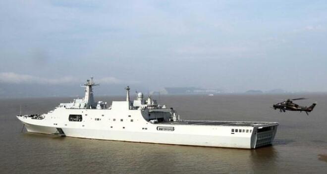 主机试车冒出第一缕黑烟，预示中国新型两栖攻击舰即将试航