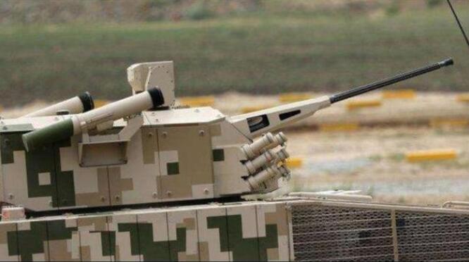 中国最强重型步兵战车，火控梦幻，为何只装2枚小导弹