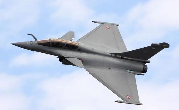 印度网友：阵风曾在演习中击败F-22，所以歼-20就更不在话下了