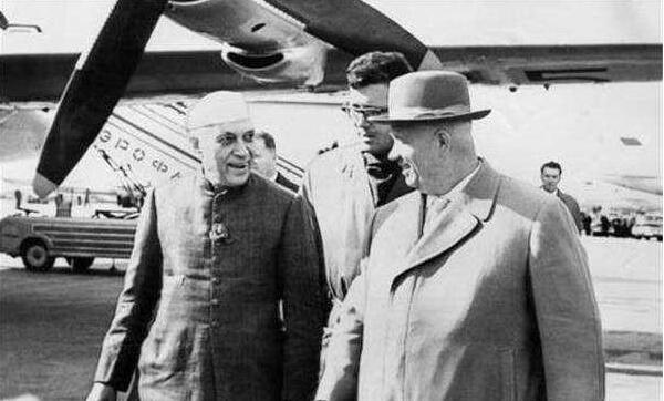 1962年中印战争印度惨败，美国和苏联为何都保持沉默？