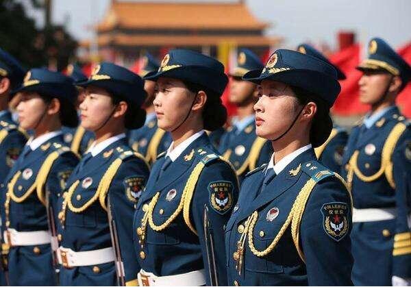 女兵|每年入伍的女兵有那么多，为何很少看到女兵退役？