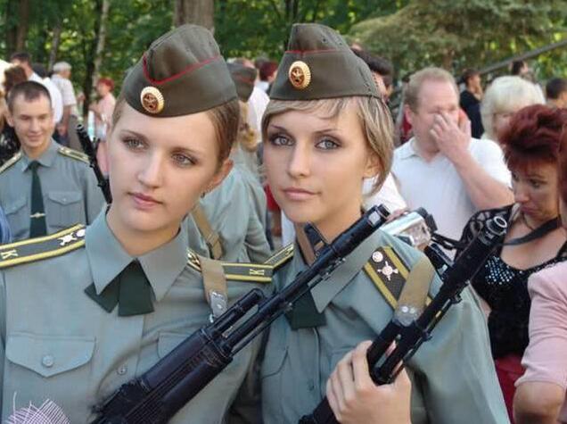 俄罗斯女兵这么漂亮，退役后为啥无人敢娶？原来是这个原因？