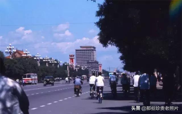 护城河|70年代北京老照片：那时候人们生活很简单，一碗水饺才两毛钱