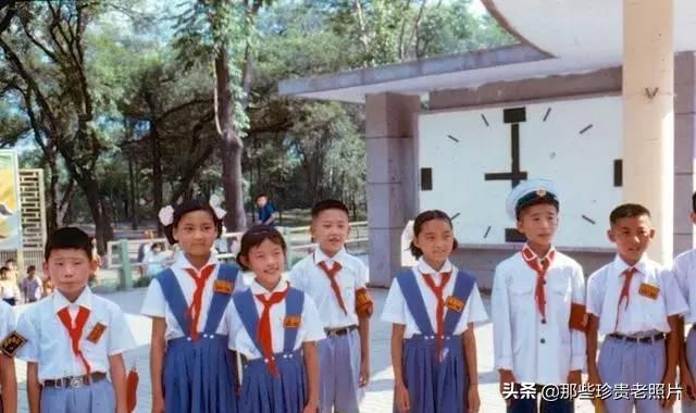 护城河|70年代北京老照片：那时候人们生活很简单，一碗水饺才两毛钱