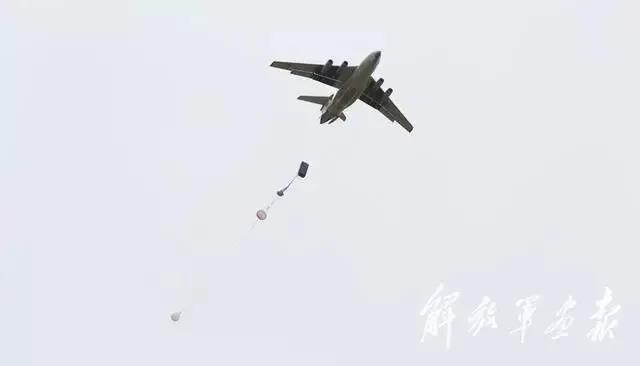 空降|中国的机械化空降兵，已实现高原重装空投，实现垂直打印！