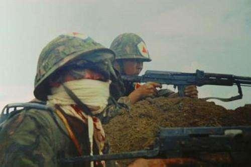 越南|19岁战士活捉17岁越军女兵，看到什么？让人大开眼界