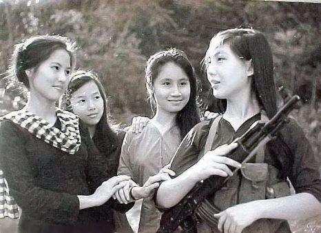 越南|19岁战士活捉17岁越军女兵，看到什么？让人大开眼界