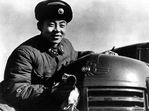 汽车：70年前阅兵只能乘坐缴获美制吉普，历数新中国至今国产汽车装备