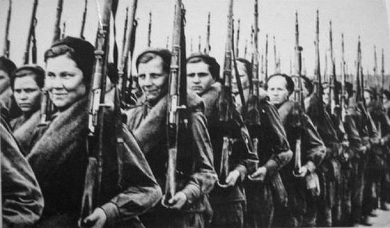 莫斯科保卫战苏联女兵牺牲巨大 白刃战反冲锋打垮德军