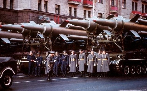1969年苏联集结110万大军上万坦克，为何最终不敢南下中国？