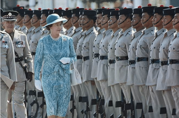 英国：如果当年英国拒不归还香港，和中国“干”一架，谁会赢？