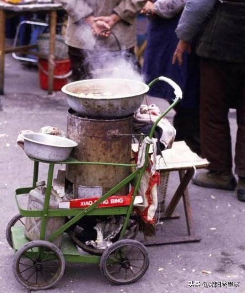 历史|1983年中国珍贵历史老照片，矜持的男女关系，拉风的警察叔叔